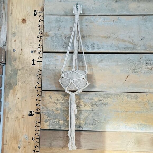 Macrame plant hanger - Picture 5 of 6